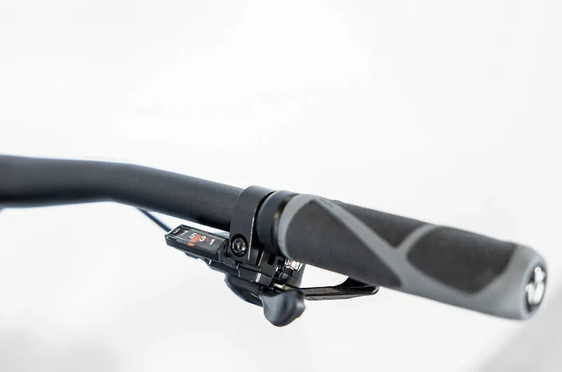 Trek Dual Sport 2 Equipped Gen 5 Hybrid Bike 2023 in Mulsanne Blue-4